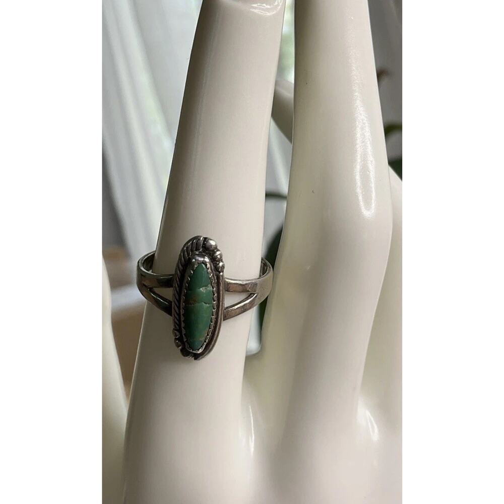Vintage Navajo Oval Turquoise Sterling Silver Southwestern Style Ring Size 8 - Picture 5 of 9